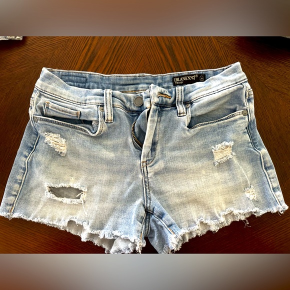 BLANK NYC “THE ESSEX” CUT OFF JEAN SHORTS size 26 - Picture 1 of 3